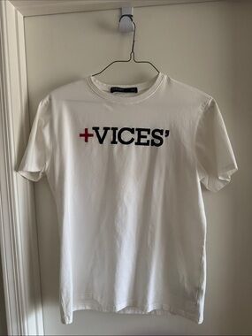 Hudson Jeans White Graphic 'VICES' Tee with Red Accent